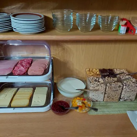 Alojamento de Acomodação e Pequeno-almoço Haus Felsneck 3*