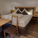 فندق مبيت وإفطار Haus Felsneck 3*