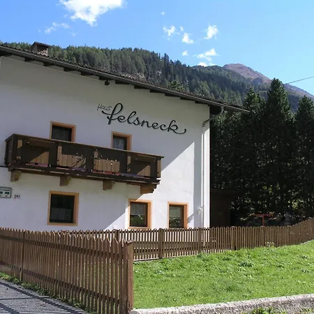 Haus Felsneck فندق مبيت وإفطار 3*